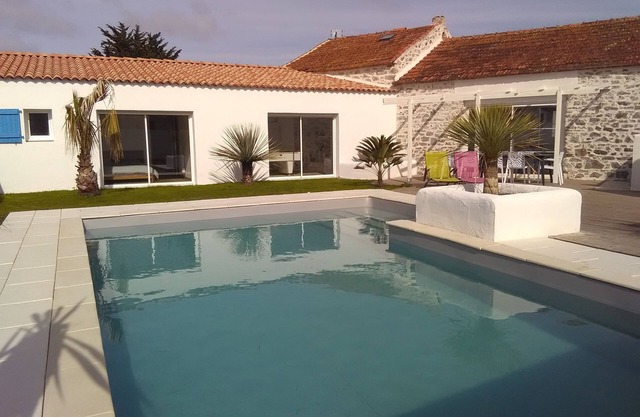 Beautiful Noirmoutier house with swimming pool for 12-15 people.