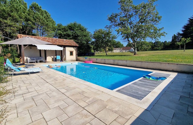 Beautiful country house for 10 with swimming pool
