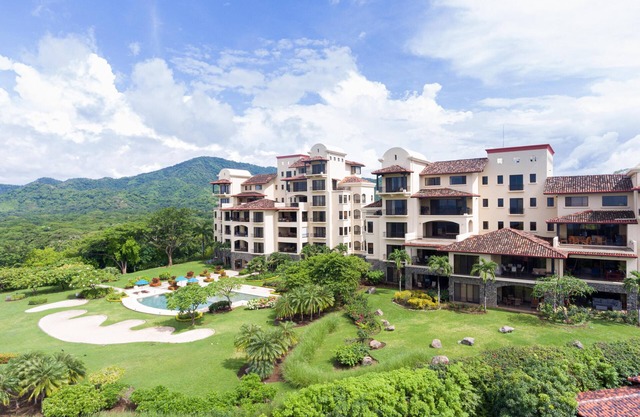 Beautiful Fully Equipped condo- At Reserva Conchal with ocean view and golf