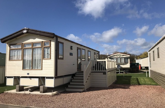 Beautiful 2-Bed Caravan in Stratford-upon-Avon