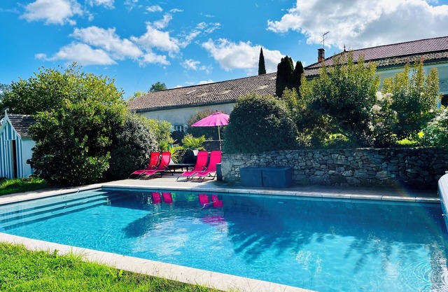 Beautiful gite set among vineyards with hot tub and use of heated swimming pool
