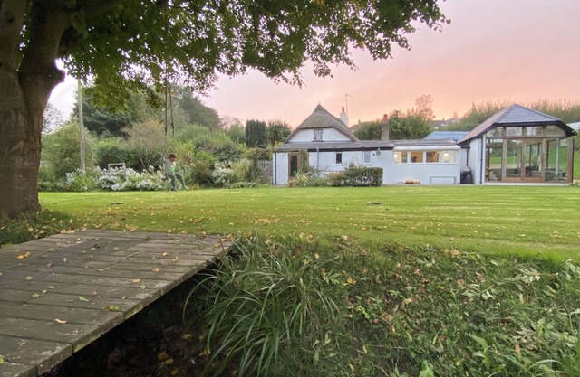 Beautiful Grade 2 Listed Thatch Cottage in a Quiet Village, Close to Beaches.