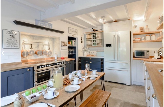 Beautiful grade2 listed country cottage, Hot tub, pets welcome