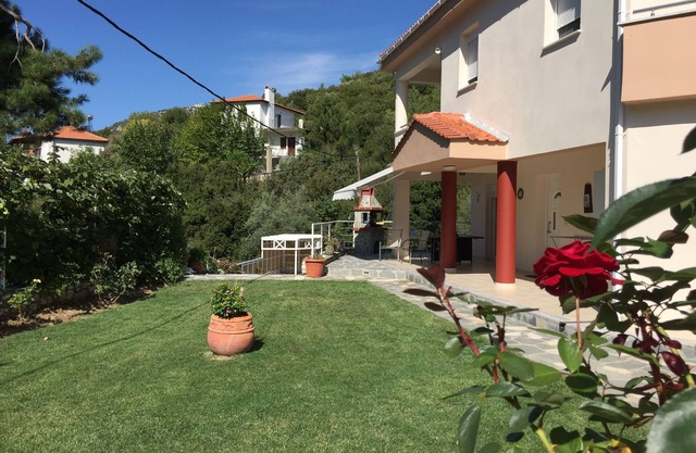 Beautiful Greek Villa with pool 5 mins from the beach