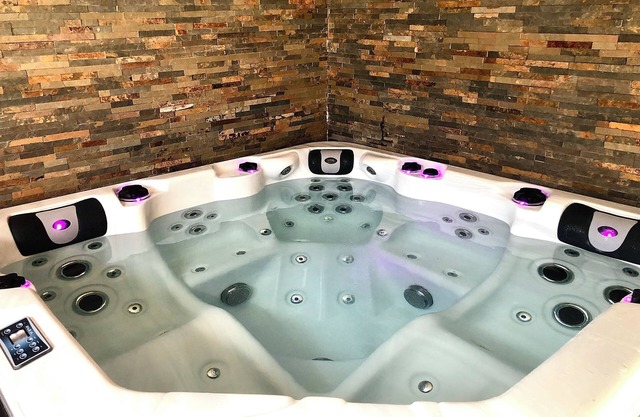 Beautiful house near the beach with private indoor Jacuzzi in Courseulles Sur Mer