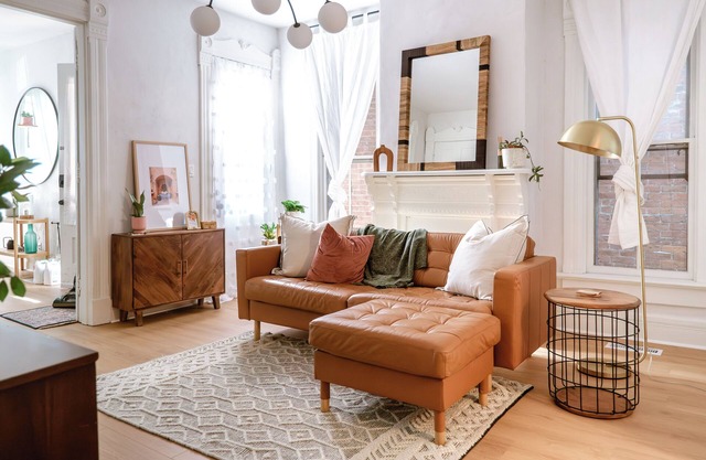 Beautiful Historic Home, Modern Interior, 2BR/1.5BA, King Bed, Walk Downtown