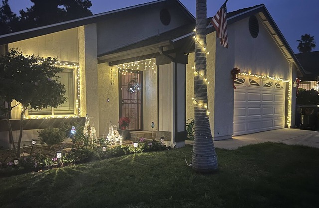 Beautiful home, 2 bedroom, 2 bath.Fully furnished and well stocked kitchen.