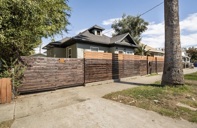 Beautiful Home - Downtown Riverside and Mission Inn