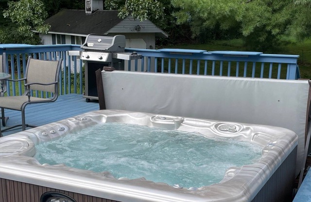 Beautiful home in a quiet neighborhood w/hotub