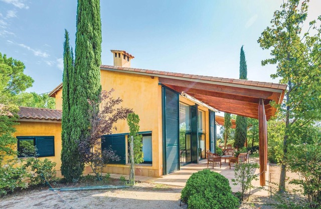 Beautiful home in Capmany