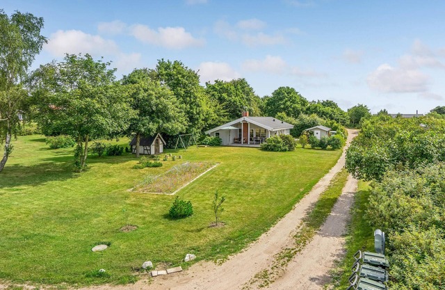 Beautiful home in Ebeltoft with WiFi