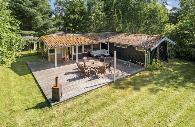 Beautiful home in Højby with WiFi