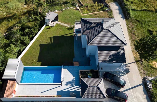 Beautiful home in Lokvicici