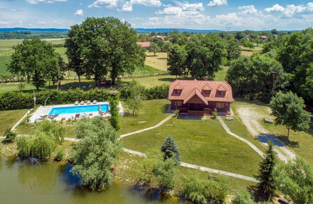 Beautiful home in Mala Ludina with WiFi