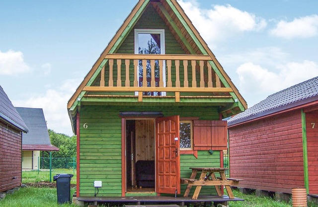 Beautiful home in Osieki with WiFi