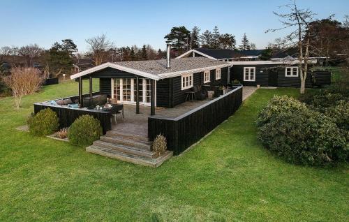 Beautiful Home In Store Fuglede With Kitchen