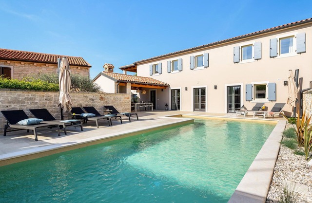 Beautiful home in Tinjan