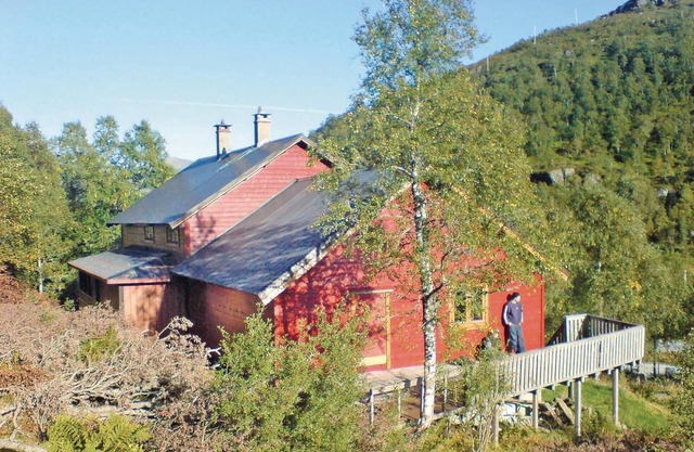 Beautiful home in Tysse with kitchen
