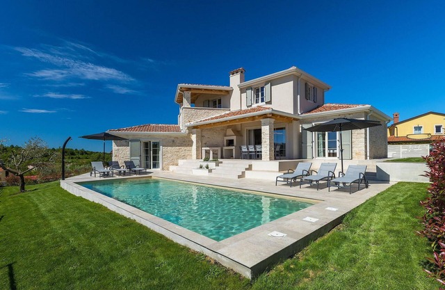 Beautiful home in Vizinada