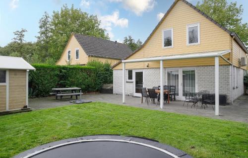 Beautiful Home In Wemeldinge With Wifi