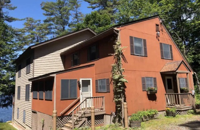 Beautiful Home on Crystal Lake; Perfect for Families & Groups