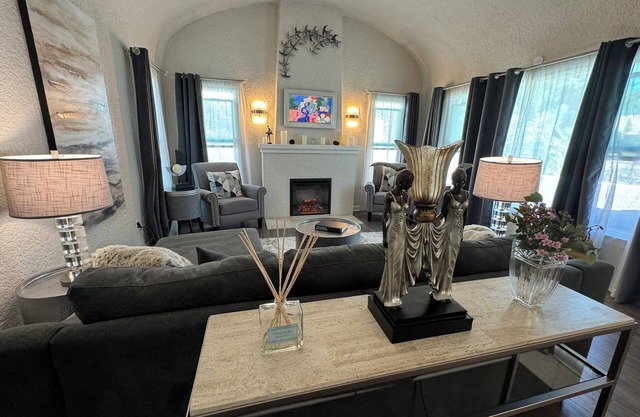 Beautiful home on historic street within walking distance of Riverside Plaza!