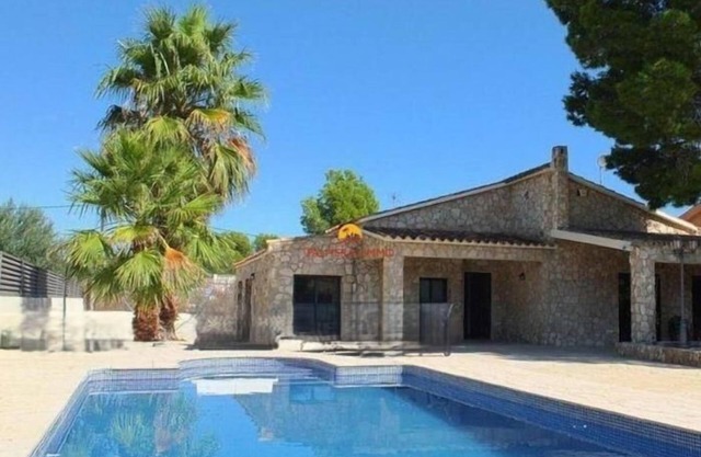 Beautiful house with private swimming pool, all on first floor