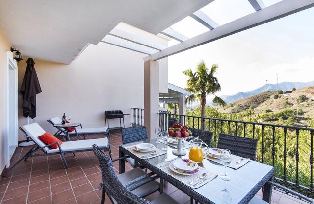 Beautiful House with Pool, Golf Course, Terraces, Wi-Fi and Air Conditioning