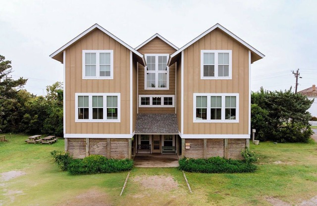 Beautiful house across from Silver Lake on the Berkley Estate