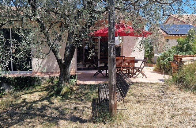 Beautiful house on large enclosed plot of land Between the sea and the mountains in absolute peace and quiet