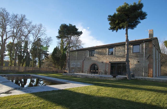 Beautiful house between vineyards and orchards