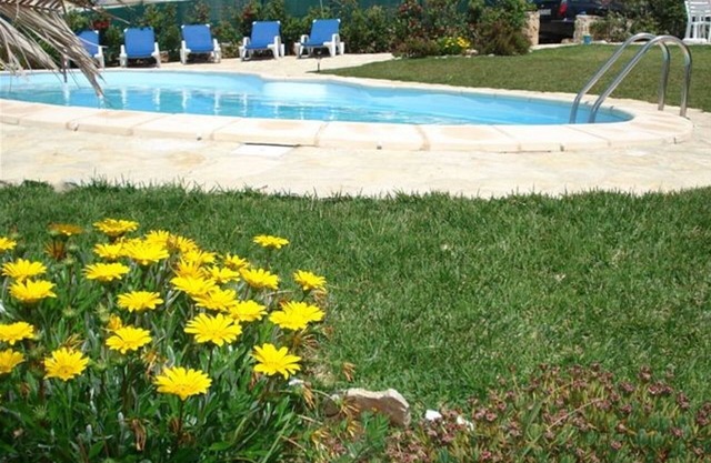 Beautiful house in front of the sea in Azenhas do Mar, near beaches, private poo