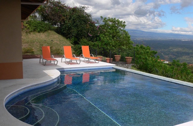 Beautiful house, views, pool, best climate