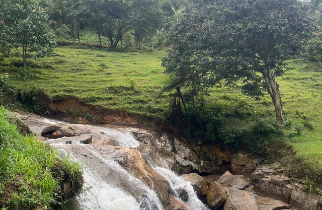 Beautiful House With Views To The Reservoir And Wonderful Waterfalls.