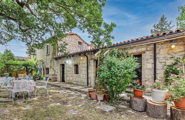 Beautiful cottage and fantastic view of the countryside.