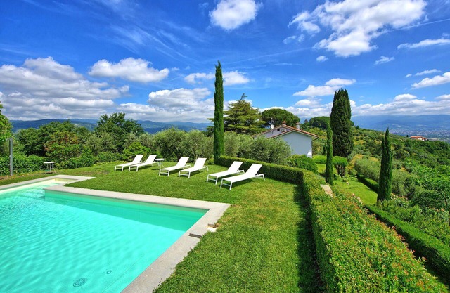 Beautiful private villa for 7 people with A/C, private pool, WIFI, TV, patio and panoramic view