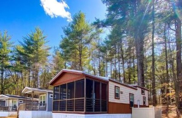 Beautiful Lake George Cottage