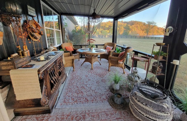 Beautiful LAKEFRONT - Prime Location - Kingston Relaxation Retreat Has it All <3