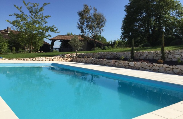 Beautiful large hayloft gite for 2-4, lovely pool, stunning views, Midi-Pyrenees