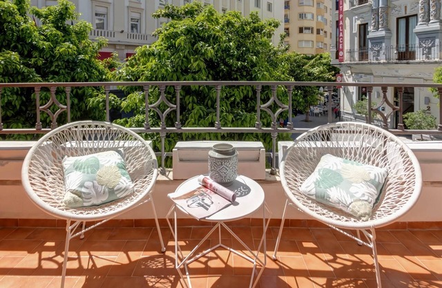 Beautiful large property for 8 people with a terrace and free parking