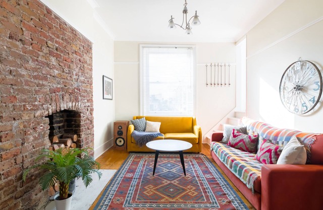 Beautiful light filled apt in fabulous location with roof terrace