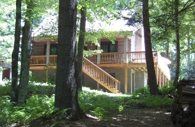 Beautiful Log Cabin Mountain Top Retreat, Among the Trees