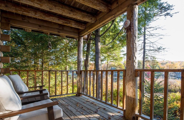 Beautiful Log Cabin on Highland Lake