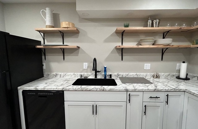 Beautiful Madison Home Minutes to UW Campus/Hospital!