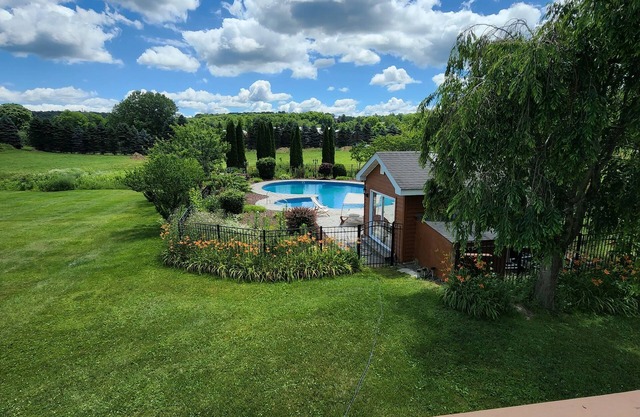 Beautiful modern villa with pool suana hot tub.
