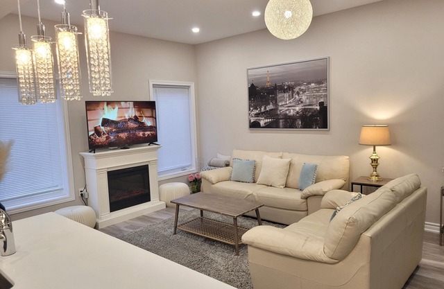 Beautiful & New 3 Bedroom Home – King bed - 2 Parking - 5 Mins of Hwy 401