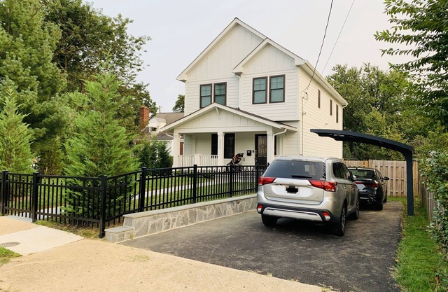 Beautiful new home - mins away from Washington DC