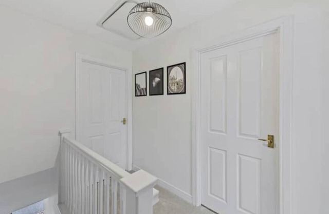 Beautiful new house | Free parking | Sleeps 8 | Via the M6