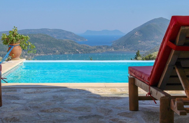 Beautiful new Luxury secluded Villa with big pool & sea view