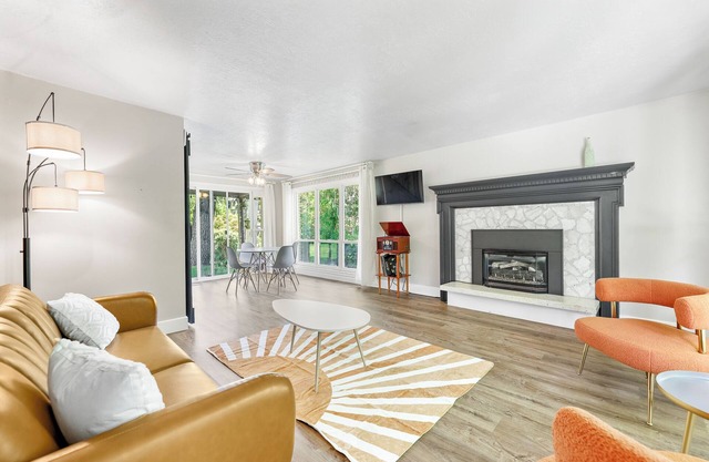 Beautiful, newly remodeled home, sleeps 11 - 2 min drive/10 min walk to Lagoon!